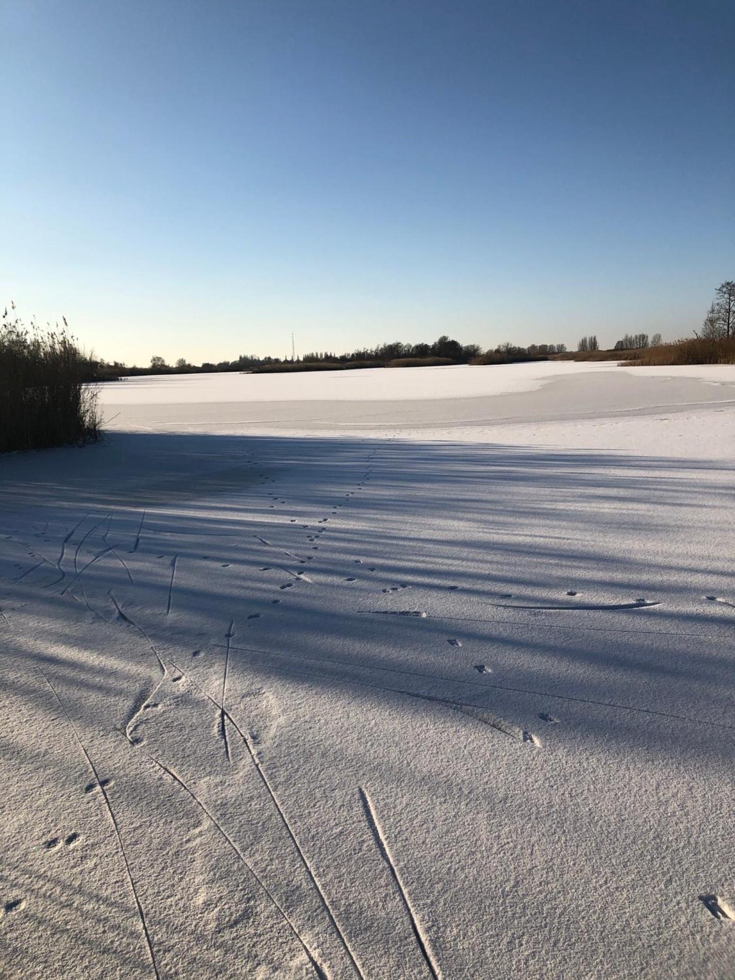 Huisje Op De Dijk Kortenhoef Экстерьер фото